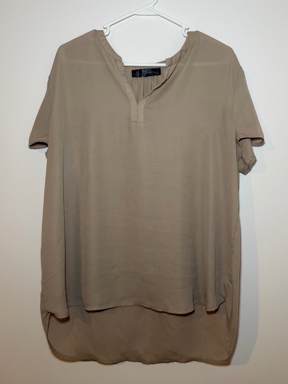 B Flawless Taupe Split Neck Short Sleeve Blouse Women’s Large